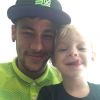 Neymar compartilha fotos com o filho, Davi Lucca, nas redes sociais