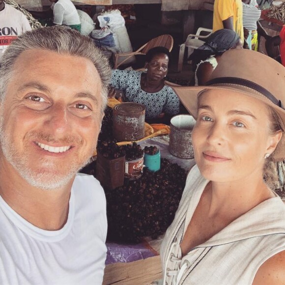 Luciano Huck e Angélica conheceram um mercado local de Moçambique