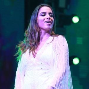 Anitta agita fãs com show debaixo de chuva no Parque de Exposição Pedro Felício Cavalcanti, em Crato, no Ceará