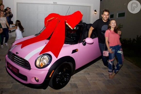 Larissa Manoela ganhou um automóvel de R$ 100 mil dos pais ao comemorar 18 anos