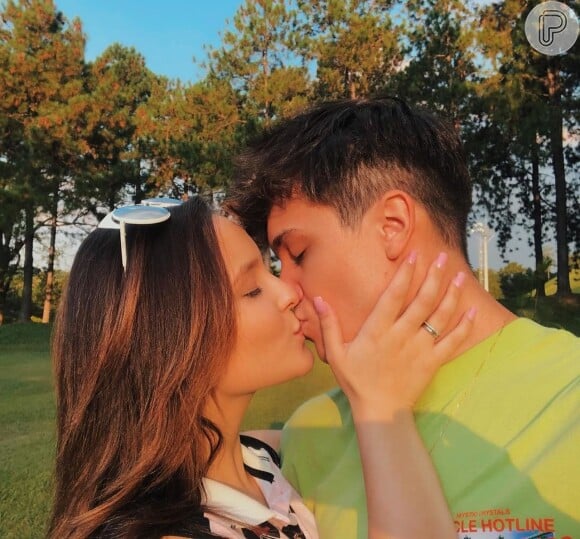 Larissa Manoela e Leo Cidade trocaram declarações ao comemoraram 13 meses de namoro nesta segunda-feir, 14 de janeiro de 2019: 'Amo ter você do meu lado'