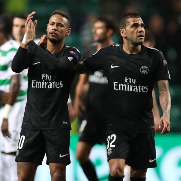 Neymar está com amigos do time em uma intertemporada pelo Paris Saint-Germain nos Emirados Árabes