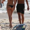 Rodrigo Simas e Agatha Moreira gostam de ir a praia juntos