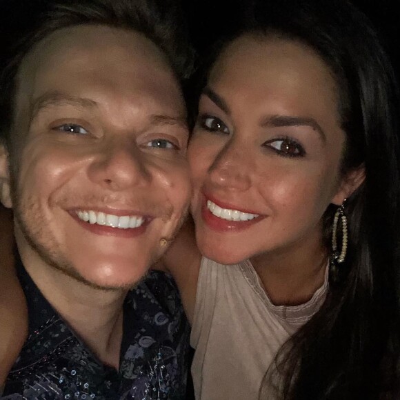 'Eu sempre falo que existem 3 tipos de pessoas.. as muito legais, as não tão legais e o Michel! É um terceiro tipo... raro, especial, admirável...', escreveu Thais Fersoza sobre o marido, Michel Teló