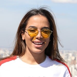 'Eu não ia fazer stories de nada não, porque eu não estava na vibe, mas tem um monte de gente torcendo pra isso, né? Pra gente se abater', disse Anitta