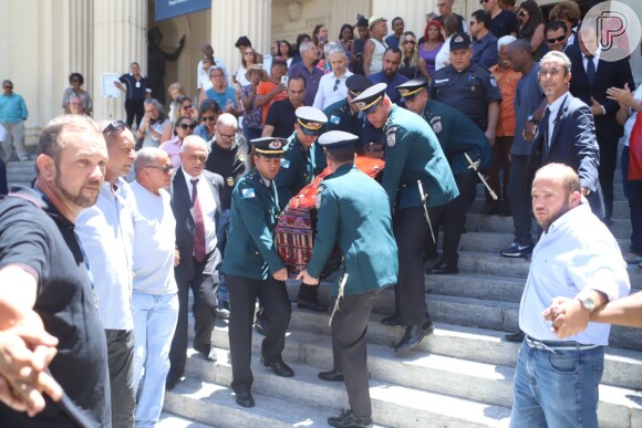 Corpo de Wagner Montes deixou a Assembleia Legislativa do Rio e partiu para a cremação