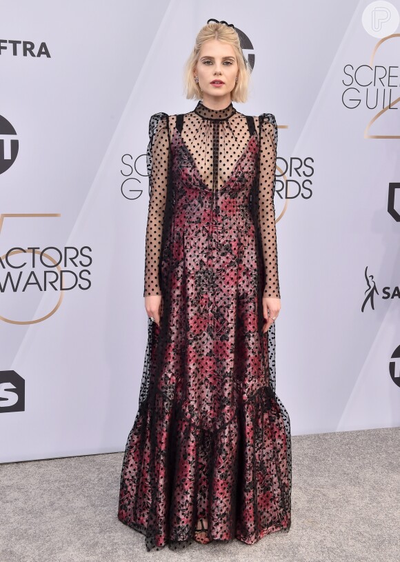 Pretinho (nada) básico: vestido de Lucy Boynton no SAG Awards em 27 de janeiro de 2019 em Los Angeles, Califórnia.