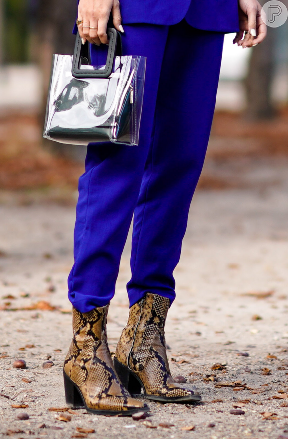 Animal print: estampa de cobra é tendência na moda! A bolsa de plástico é hit!