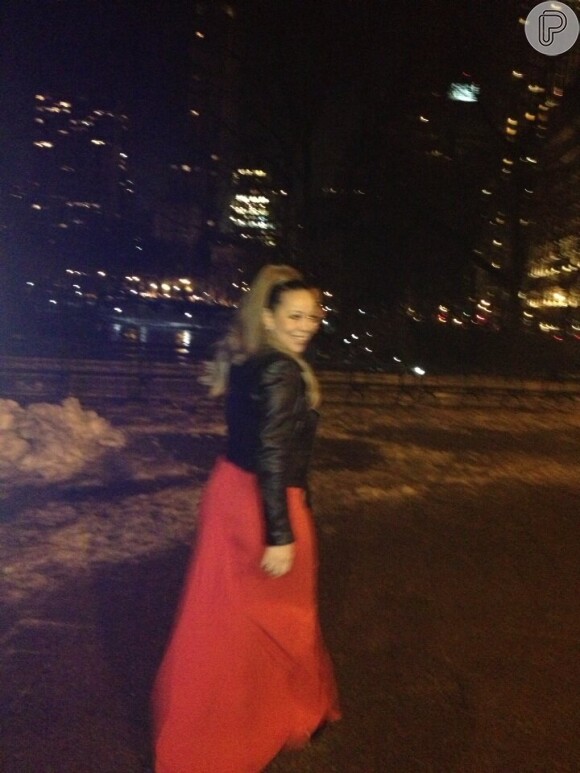 Mariah Carey passeia pelas ruas de Nova York no Valentine's Day, Dia dos Namorados no Hemisfério Norte, em 14 de fevereiro de 2013