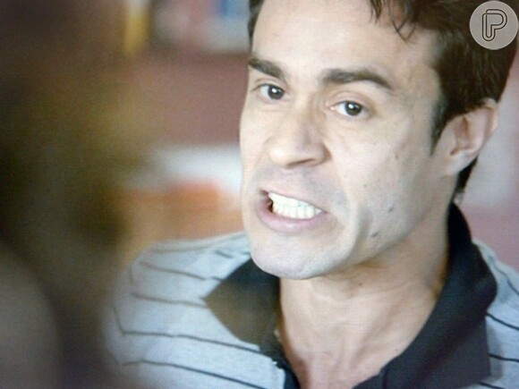 Fernando (Erom Cordeiro) fica furioso com o fim do relacionamento com Cristina (Leandra Leal), em 'Império'