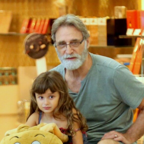 Herson Capri se divertiu com a filha caçula, Sofia, de 4 anos, em shopping da Gávea, Zona Sul do Rio, nesta terça-feira, 5 de fevereiro de 2019