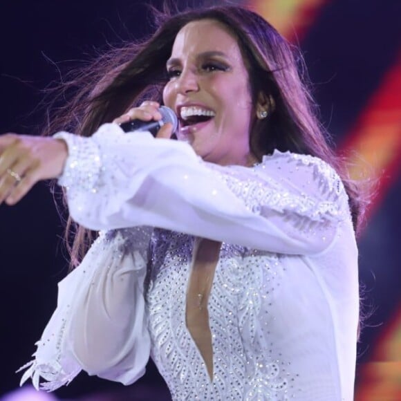 'Recebemos com todo amor. Que dia mais lindo! Saúde e proteção, meus amores. Amamos vocês demais', completou Ivete Sangalo