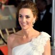 Kate Middleton  elegeu par de brincos, modelo gota de pérolas e diamantes, da falecida princesa Diana 