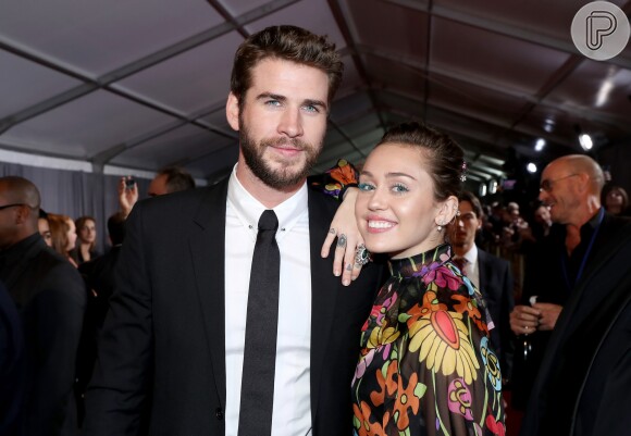 Miley Cyrus e Liam Liam Hemsworth também têm uma história de cinema: eles se conheceram em 2010 nos bastidores de um filme e, após anos de um relacionamento que teve idas e vindas, oficializaram a relação em dezembro do ano passado