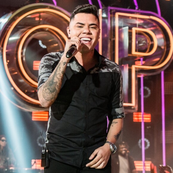 Felipe Araújo fez uma tatuagem em homenagem ao irmão Cristiano Araújo