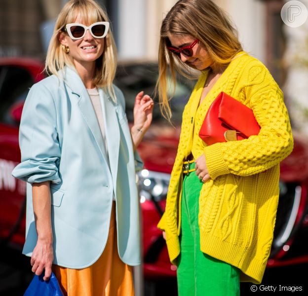 Cores vibrantes: o contraste de cores no look é uma escolha super fashionista
