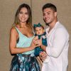 Mayra Cardi e Arthur Aguiar adoram publicar fotos da filha no Instagram