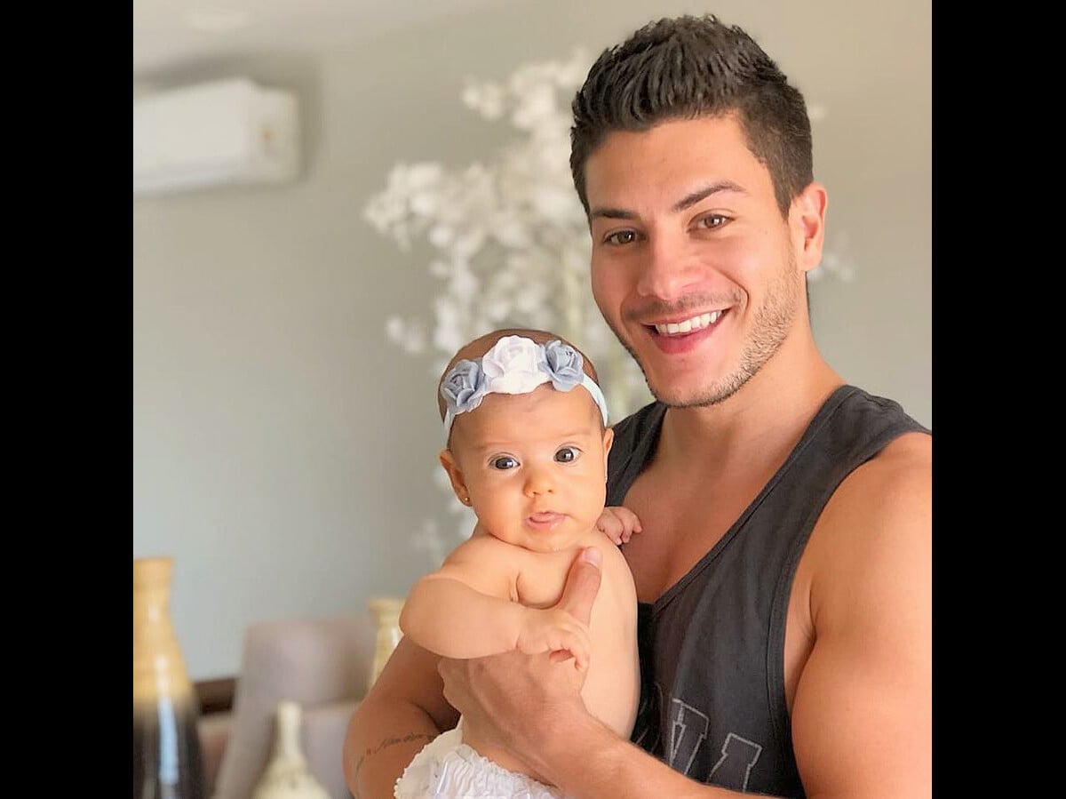 Foto: A paternidade influenciou Arthur Aguiar na produção de seu novo ...