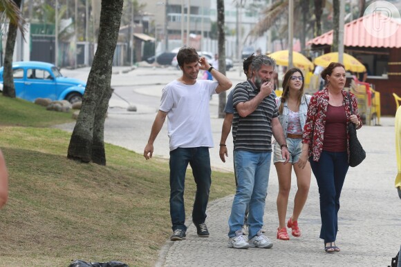 Giovanna Lancellotti gravou cenas da novela 'Alto Astral' na praia da Macumba, no Rio, na manhã desta quinta, 25 de setembro de 2014
