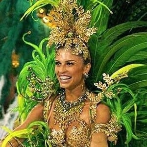 Grazi Massafera desfilou como rainha de bateria da Grande Rio em 2007