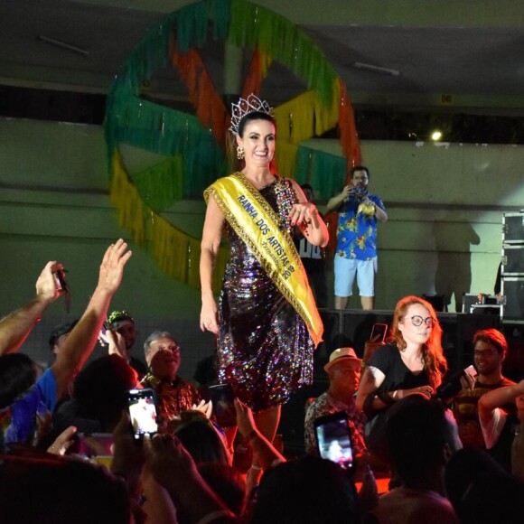 Fátima Bernardes foi coroada a rainha do Baile dos Artistas no dia 15 de fevereiro de 2019