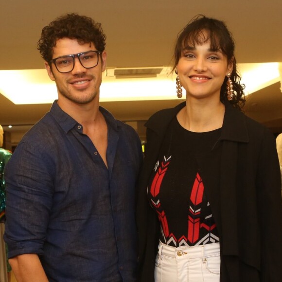 Débora Nascimento quis separação após ver celular de José Loreto, diz colunista Leo Dias no 'Fofocalizando' desta segunda-feira, dia 18 de fevereiro de 2019