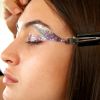 Maquiagem de Carnaval: glitter em tons de roxo e lilás pode ser usado na fantasia de fada