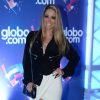 Danielle Winits apostou no look preto e branco para festa da Globo