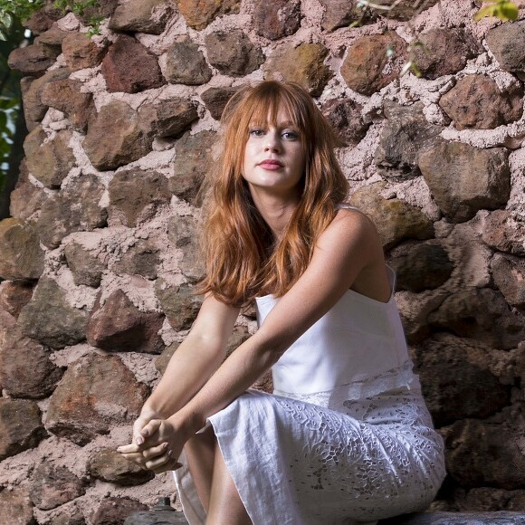 Marina Ruy Barbosa cobrou que José Loreto se posicionasse diante das acusações, já negadas por ela, de que tivesse os dois tivessem se envolvido nos bastidores