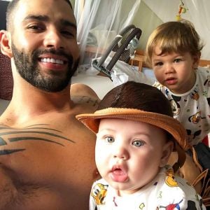 Gusttavo Lima postou fotos dos filhos, Samuel e Gabriel, no Instagram nesta segunda-feira, 25 de fevereiro de 2019