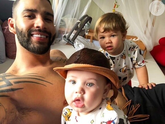 Gusttavo Lima postou fotos dos filhos, Samuel e Gabriel, no Instagram nesta segunda-feira, 25 de fevereiro de 2019