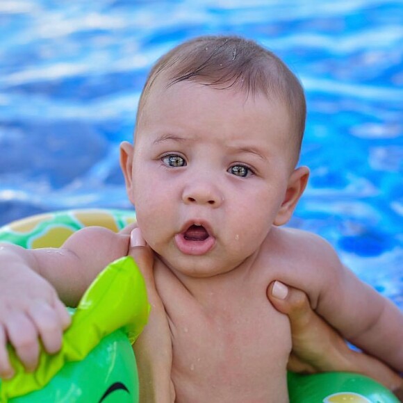 Gusttavo Lima compartilhou uma foto do filho Samuel, de 7 meses, na web