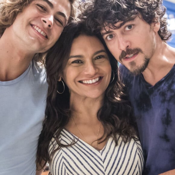 Marido de Gisela (Débora Nascimento), Herculano (Humberto Martins) se apaixonou por Janaína (Dira Paes) nos próximos capítulos da novela 'Verão 90'