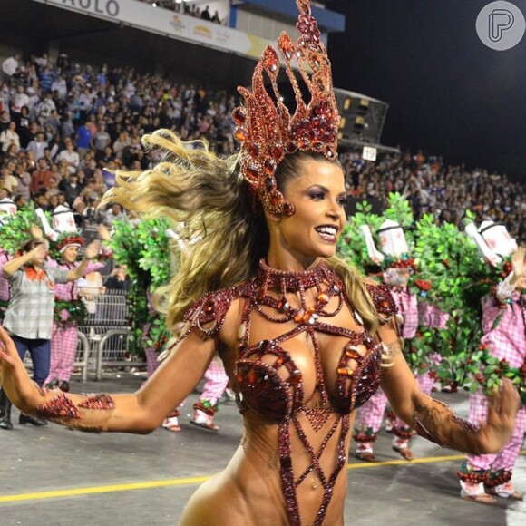 Cacau Colucci desfila como musa pela Dragões da Real no Carnaval de São Paulo, no sábado, 2 de março de 2019, às 23h35
