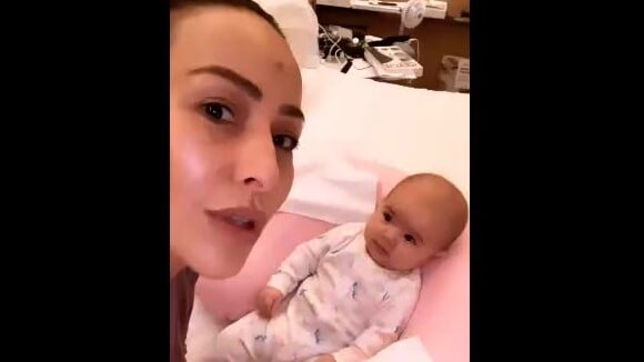 Sabrina Sato postou um vídeo fofo da filha, Zoe, no Instagram nesta sexta-feira, 1 de março de 2018
