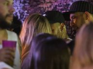 Neymar dá beijo discreto na cantora Rafaela Porto em camarote em Salvador. Foto!