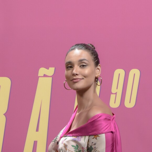 Débora Nascimento, que está no ar na novela 'Verão 90', decidiu passar o Carnaval longe da folia