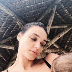 Débora Nascimento é mãe de Bella, de 10 meses