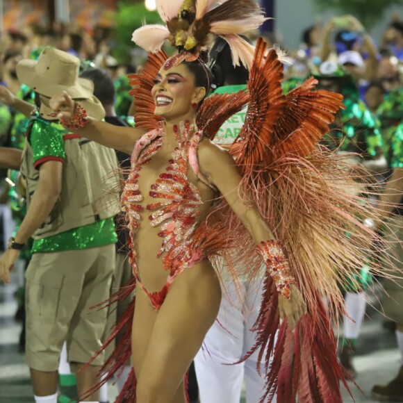 Rainha de bateria da Grande Rio, Juliana Paes esteve presente nos ensaios da escola