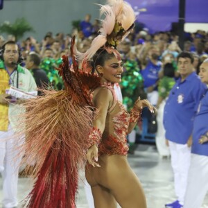 Juliana Paes diminuiu alimentação para desfilar em forma na Grande Rio