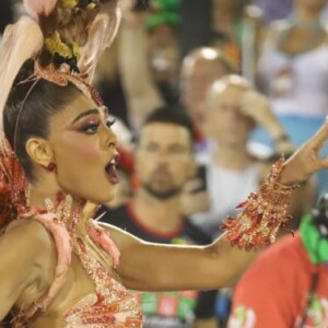 Juliana Paes representou ave em extinção no desfile da Grande Rio