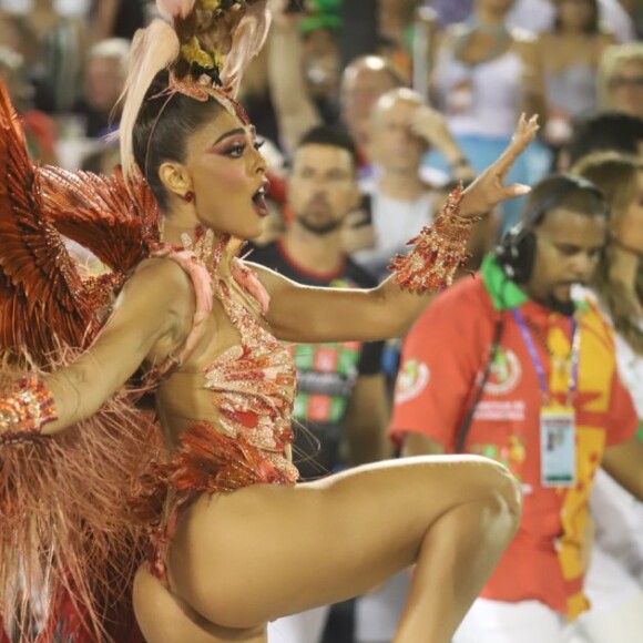 Juliana Paes representou ave em extinção no desfile da Grande Rio
