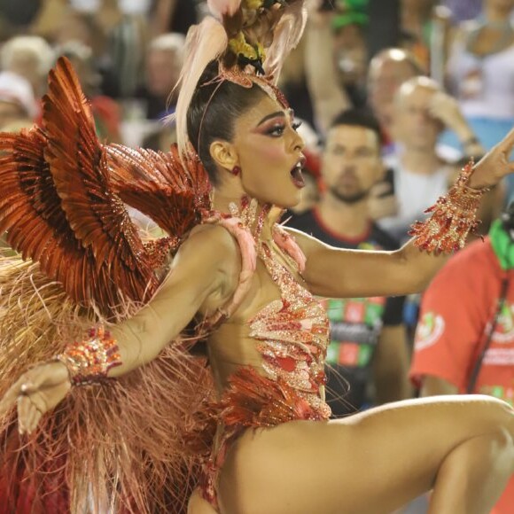 Rainha de bateria da Grande Rio, Juliana Paes vai ser protagonista da próxima novela das nove, 'A Dona do Pedaço'
