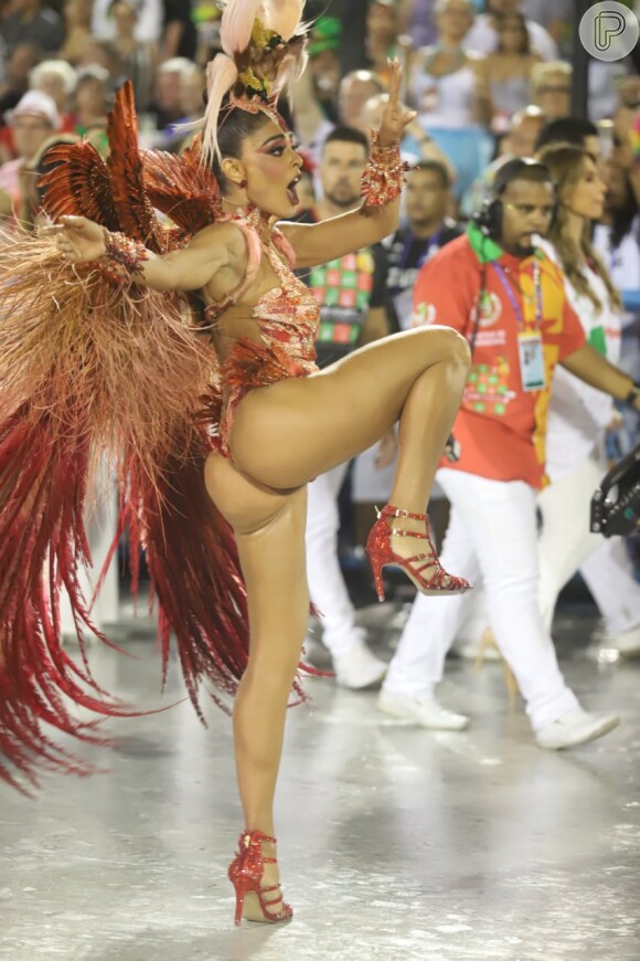 Juliana Paes desfilou como rainha de bateria pela Grande Rio na madrugada desta segunda-feira de carnaval, 4 de março de 2019