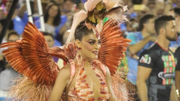 Juliana Paes entrega cardápio após desfile de carnaval: 'Comi frituras e risoto'