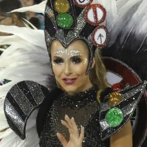 Carla Diaz foi musa da Grande Rio no desfile da madrugada desta segunda-feira de carnaval, 4 de março de 2019
