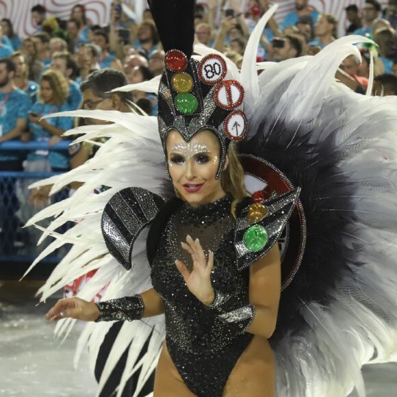 Carla Diaz foi musa da Grande Rio no desfile da madrugada desta segunda-feira de carnaval, 4 de março de 2019