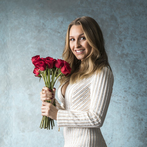 Carla Diaz e Fernando Zor foram filmados se beijando em camarote de carnaval nesta segunda-feira, 4 de março de 2019