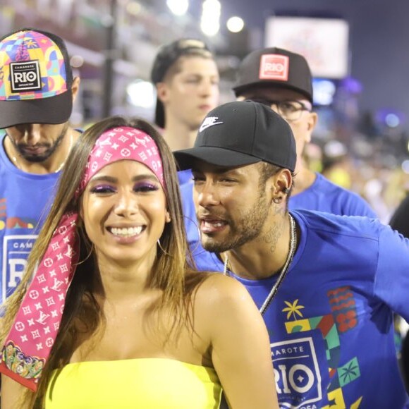 Neymar e Anitta se beijaram, segundo o portal 'UOL'