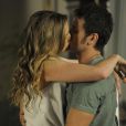 Vânia (Luana Piovani) e Ulisses (Eriberto Leão) se sentem atraídos durante uma discussão a acabam se beijando, em 'Guerra dos Sexos', em 19 de fevereiro de 2013